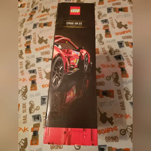 LEGO Technic Ferrari 488 GTE Racing Car - Picture 4 of 6